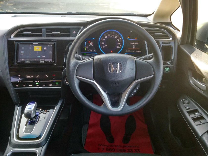 Honda Shuttle Hybrid 2017 салон