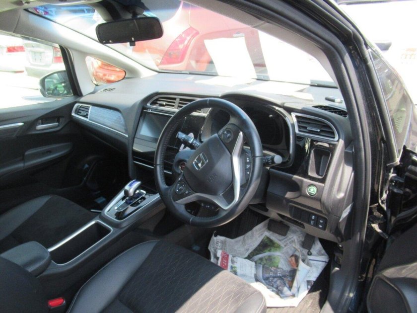 Honda Shuttle Hybrid 2017 салон