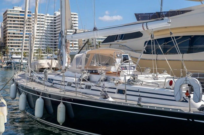 Парусная лодка