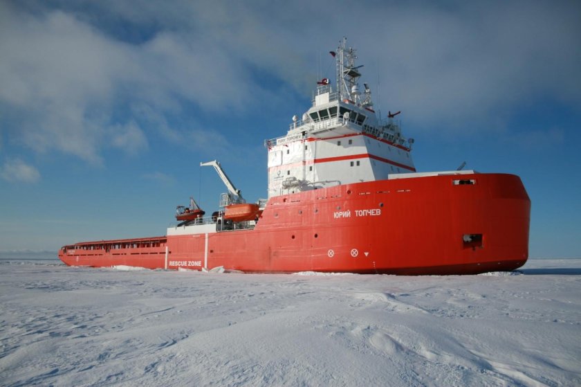 Ледокол Юрий Топчев