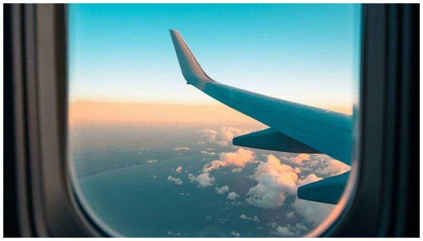 Вид из иллюминатора самолета