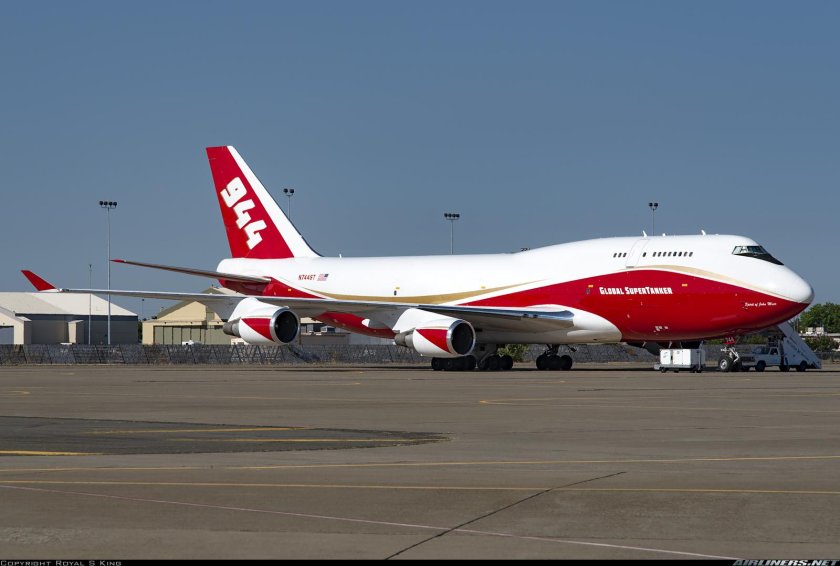 Boeing 747 Supertanker