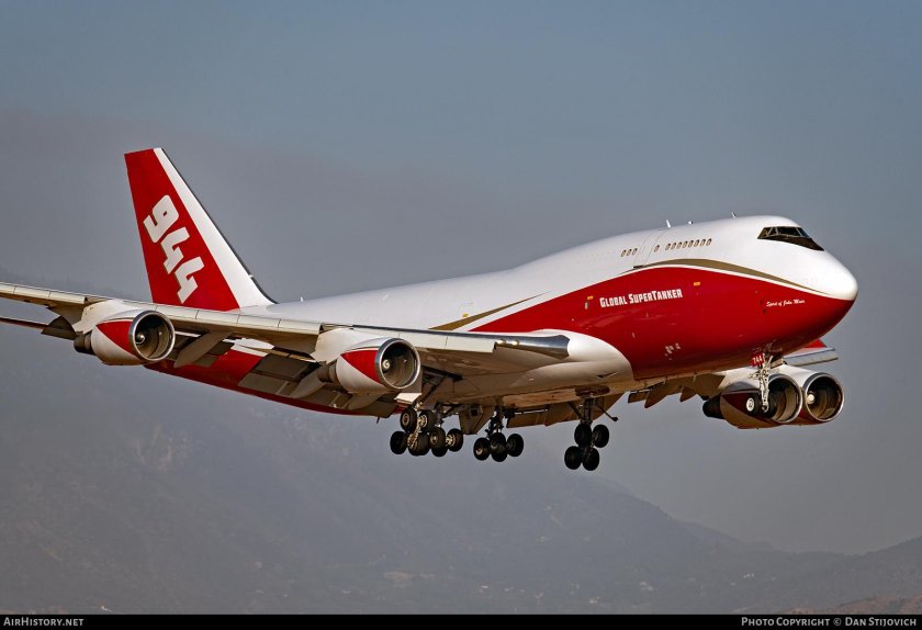 Самолет 747 global supertanker