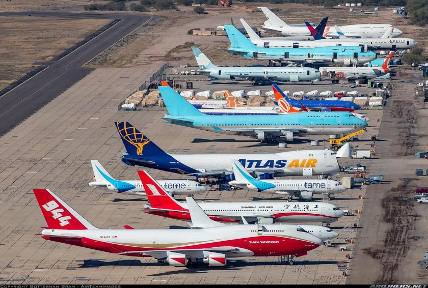 Самолет 747 Global Supertanker