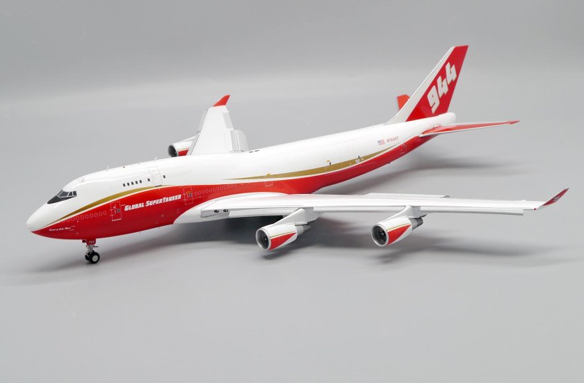 Evergreen 747 Supertanker модель