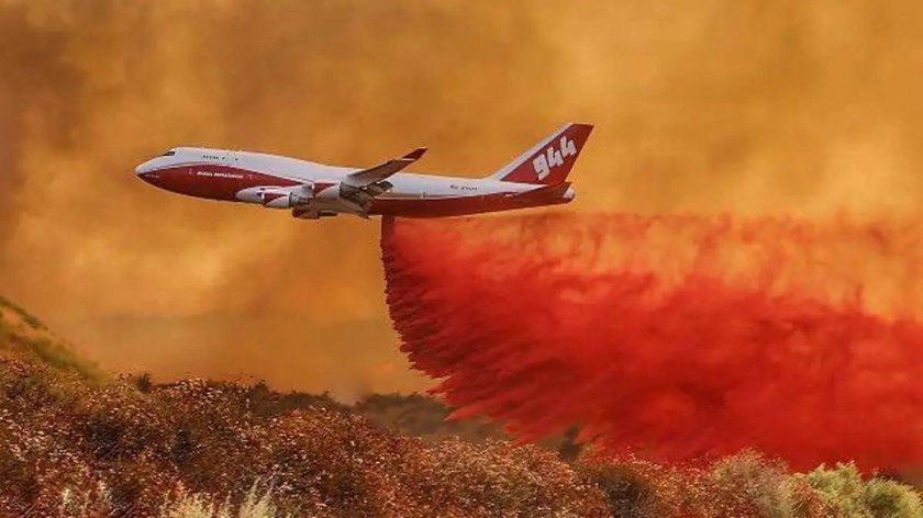 Boeing 747 Supertanker