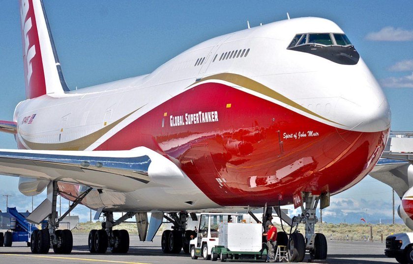 Самолет 747 Global Supertanker
