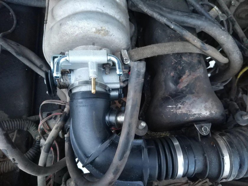 Патрубок дросселя Шевроле Нива