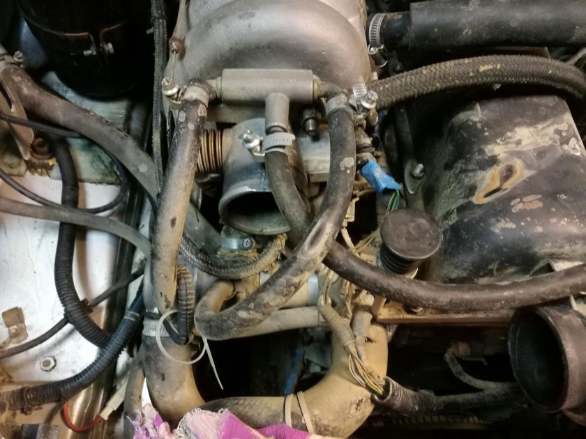 Шланги на дроссельной заслонки Нива Шевроле