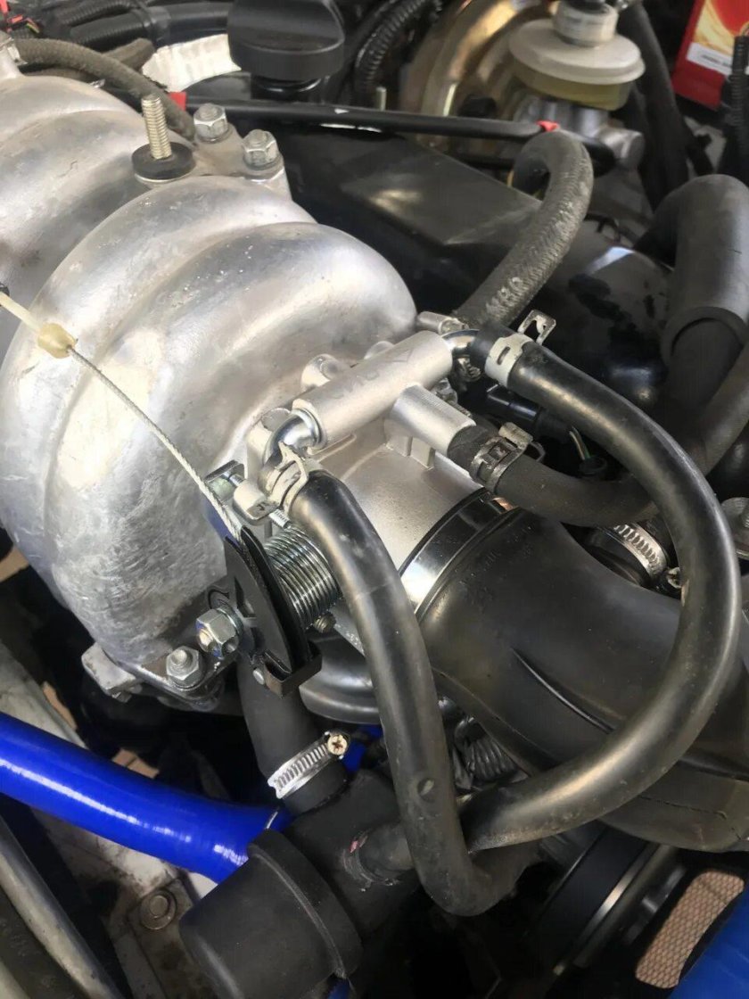 Шланг дроссельной заслонки нива 21214 инжектор