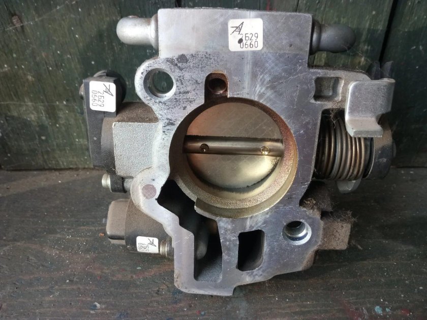 Дроссельная заслонка Нива