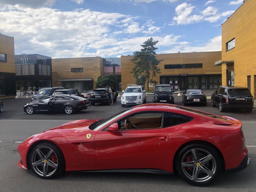 Ferrari f12 Berlinetta Red