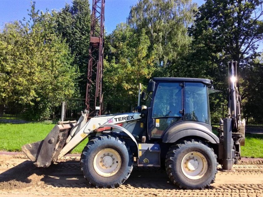Экскаватор-погрузчик terex 820