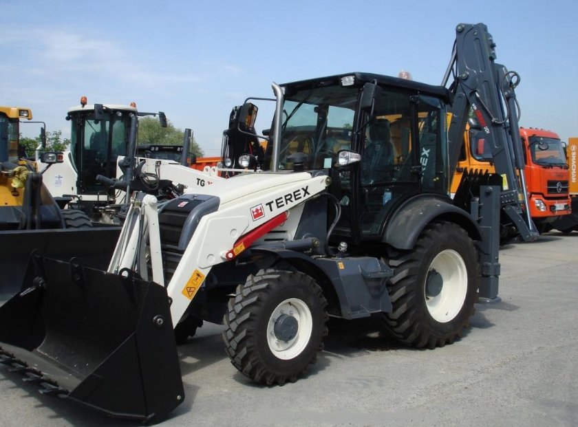 Экскаватор-погрузчик Terex TLB 825-RM
