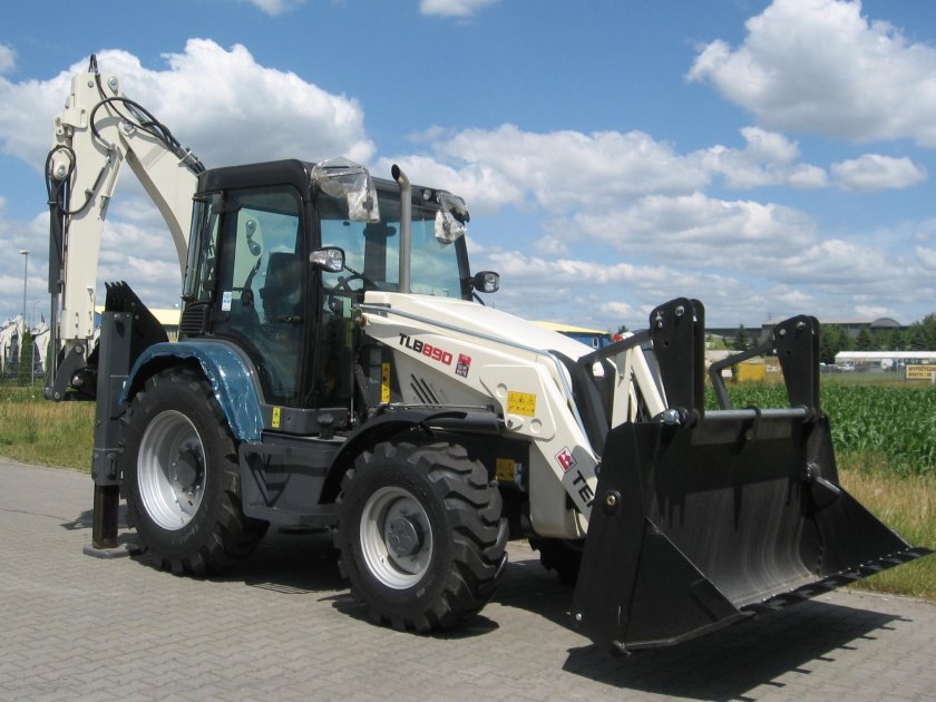 Экскаватор-погрузчик Terex TLB 825