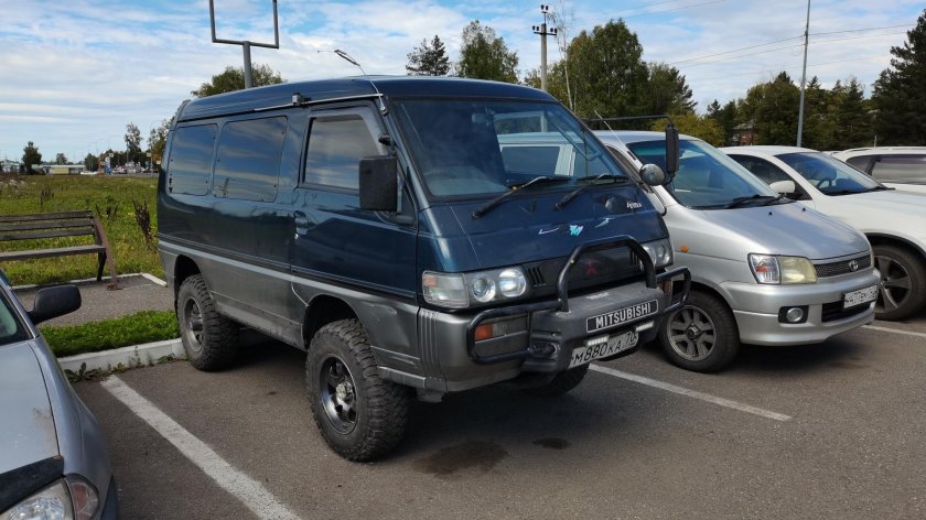 Mitsubishi delica iii