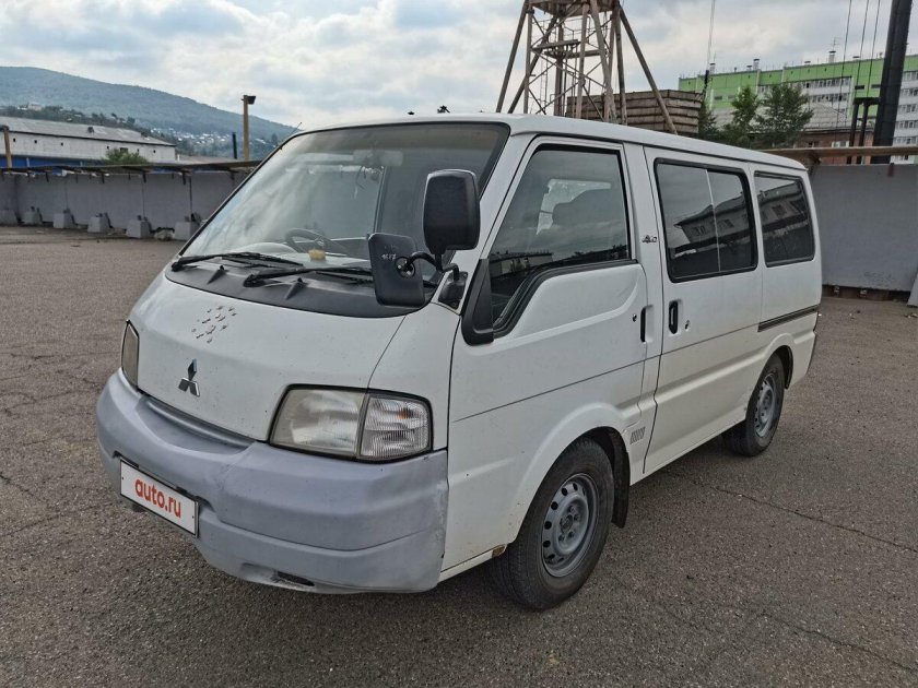 Мицубиси микроавтобус
