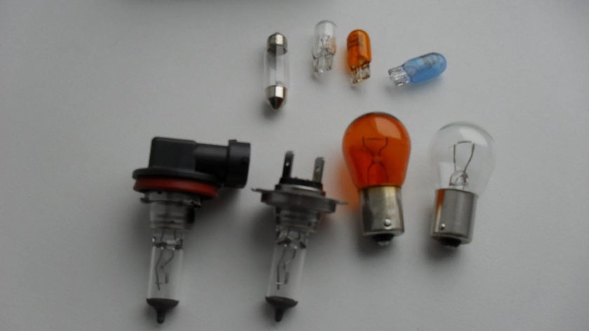 Лампа ближнего света Skoda Fabia 2