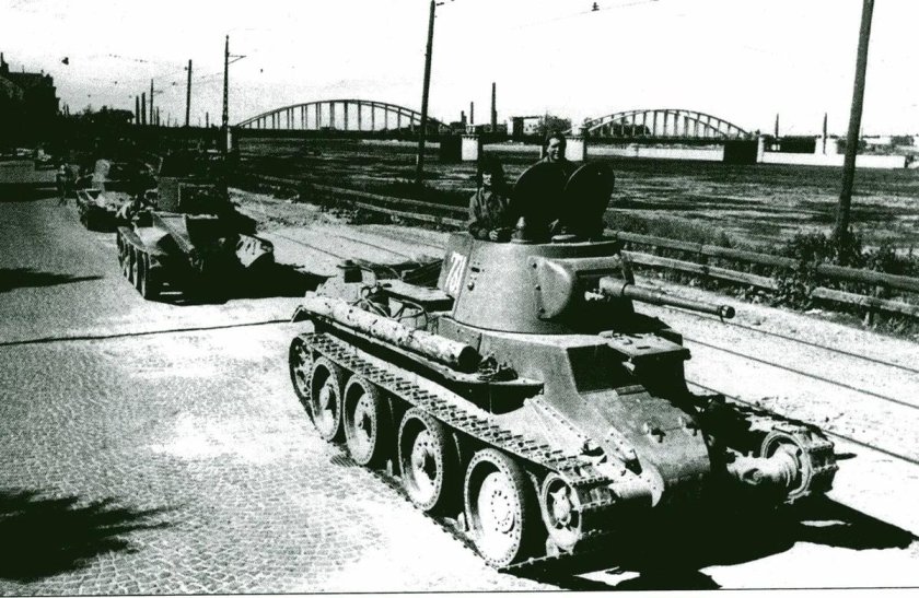 Танки СССР БТ 7