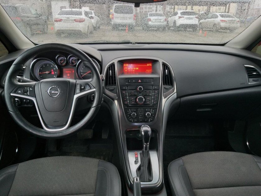 Opel Astra j 2012