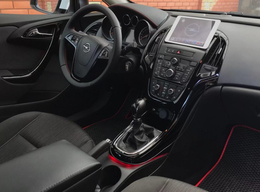 Opel Astra GTC 2014 салон