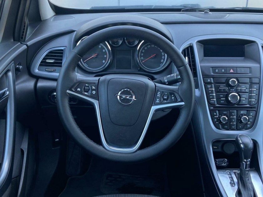 Опель Астра GTC 2017 салон