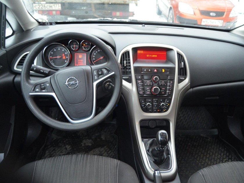 Опель Астра j 2012