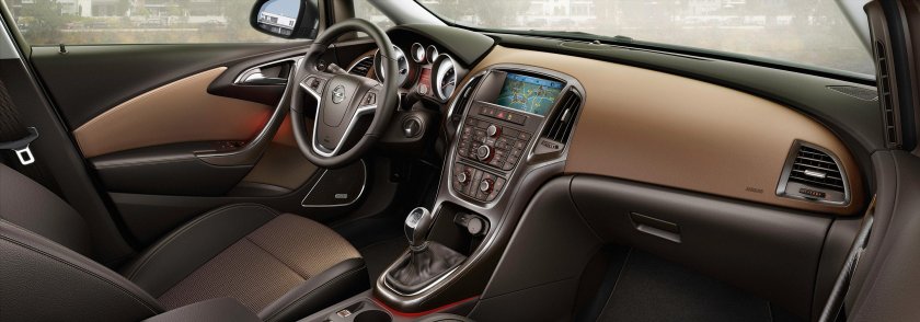 Opel Astra Sports Tourer 2012