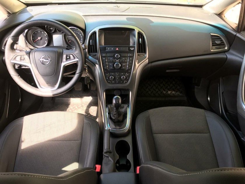 Салон опель астра j