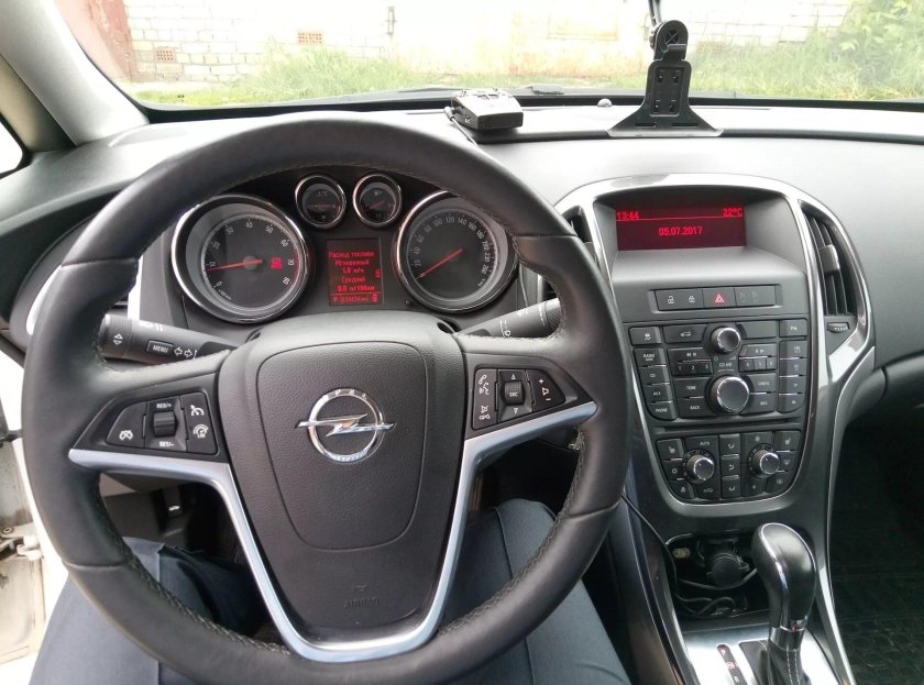 Opel Astra j комплектация s