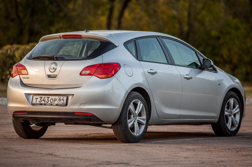 Опель Астра j 2013 хэтчбек