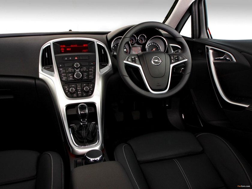 Opel Astra 2010 Interior
