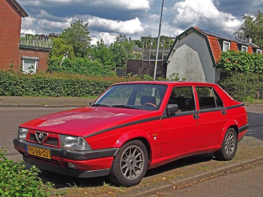 Alfa Romeo 75