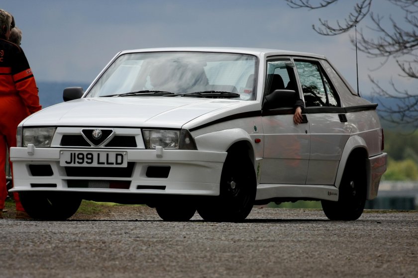 Alfa Romeo 75