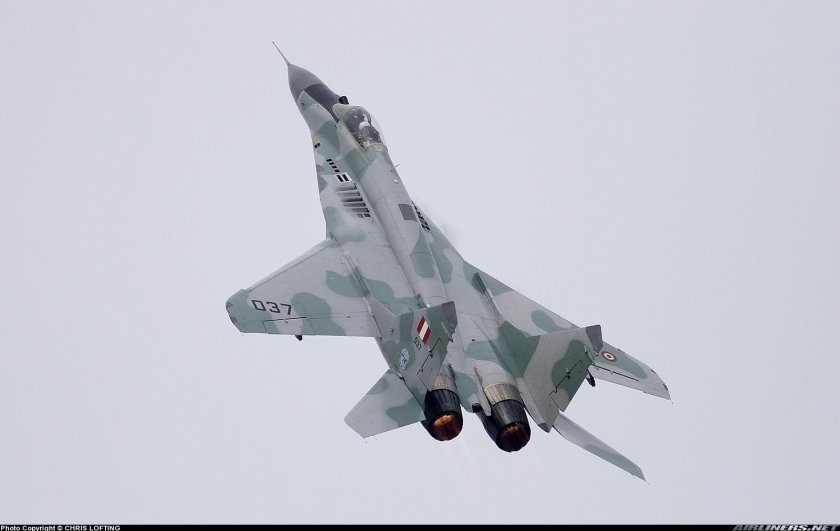 Военный самолет миг 29