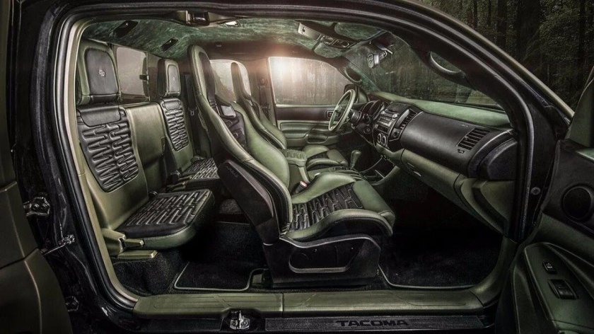 На машине салон милитари