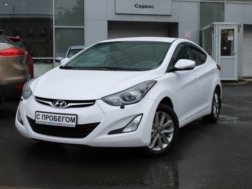 Хендай Элантра 2012 белый