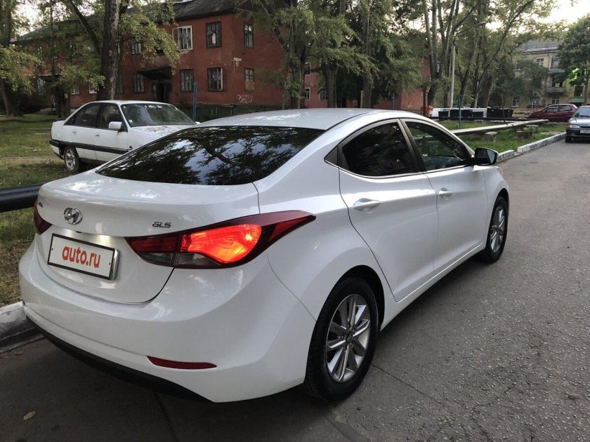 Hyundai Elantra 5