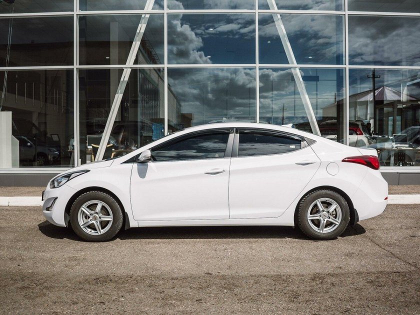 Хендай Элантра белая