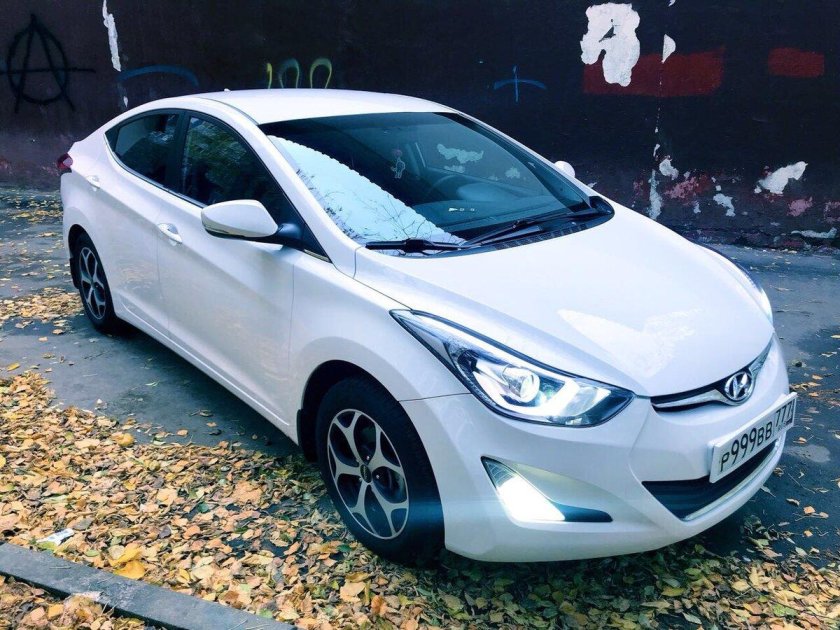 Hyundai Elantra 2014 белая