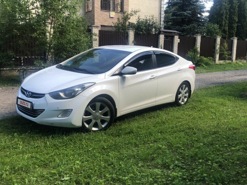 Хендай Элантра 2013 белая