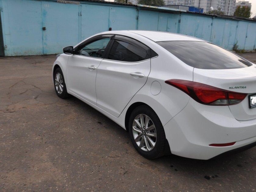 Хендай Элантра белая