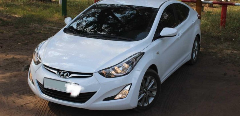 Hyundai Elantra белая
