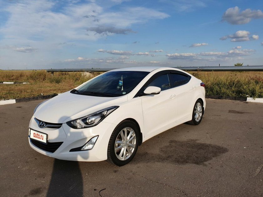 Hyundai Elantra 2014 белая