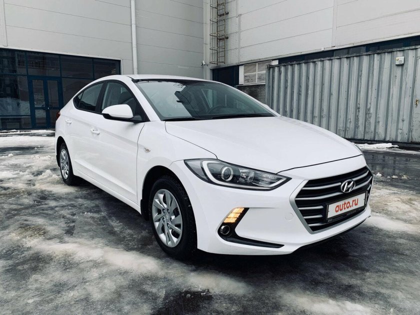 Хендай Элантра 2017 белая