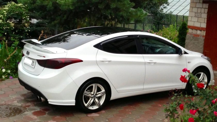 Хендай Элантра 2012 белый