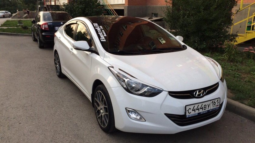 Хендай Элантра 2012 белый