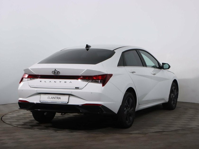 Elantra 2022