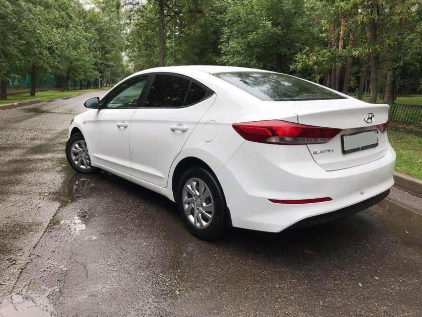 Хендай Элантра 2016 белая