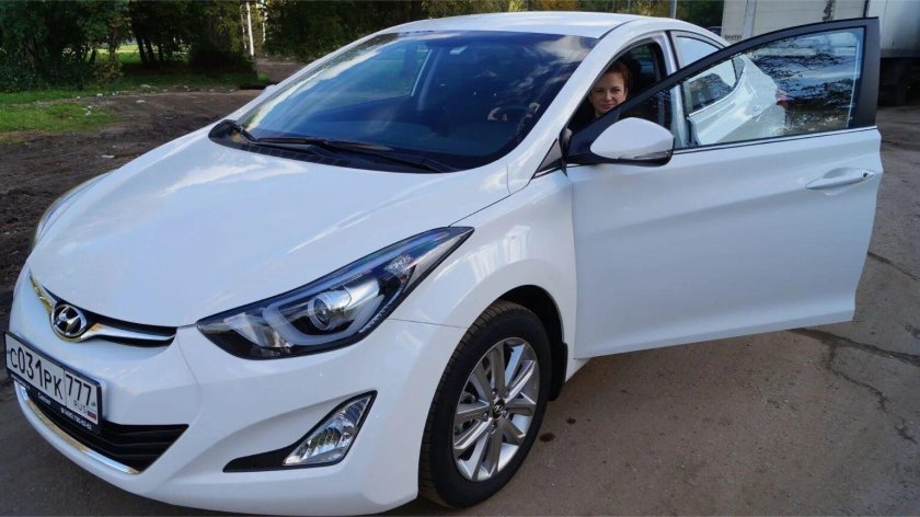 Hyundai Elantra White